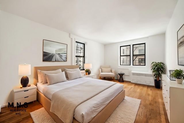 3090 Voorhies Ave Apt 2L, New York City, NY 11235