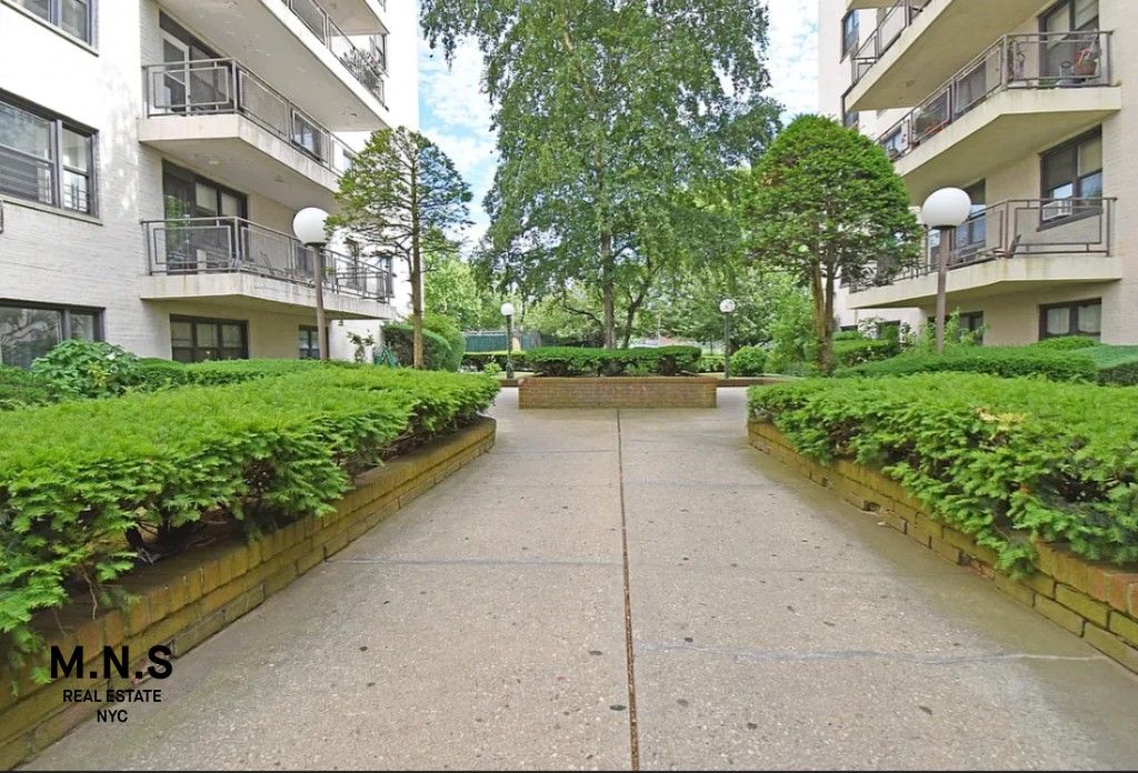 3090 Voorhies Ave Apt 2L, New York City, NY 11235