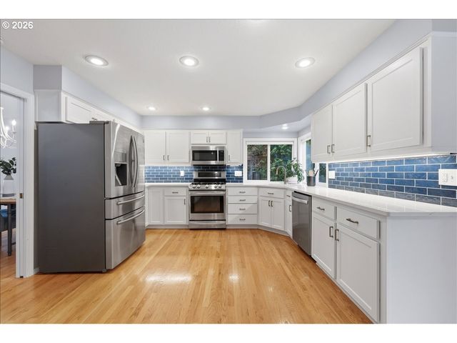 12350 Sw MILLVIEW Ct, Portland, OR 97223