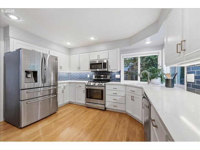 12350 Sw MILLVIEW Ct, Portland, OR 97223