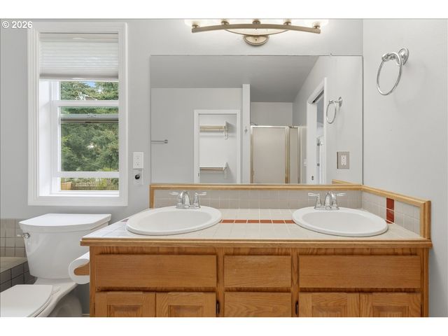 12350 Sw MILLVIEW Ct, Portland, OR 97223