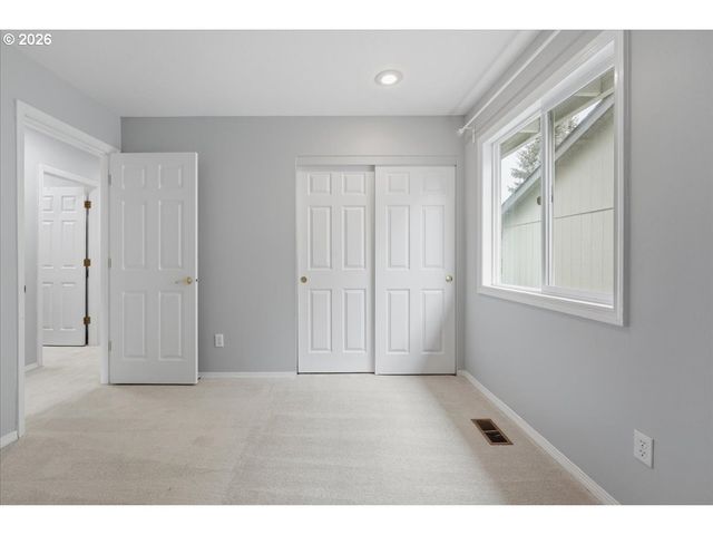 12350 Sw MILLVIEW Ct, Portland, OR 97223