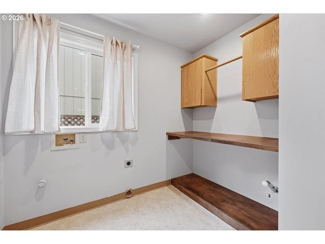 12350 Sw MILLVIEW Ct, Portland, OR 97223