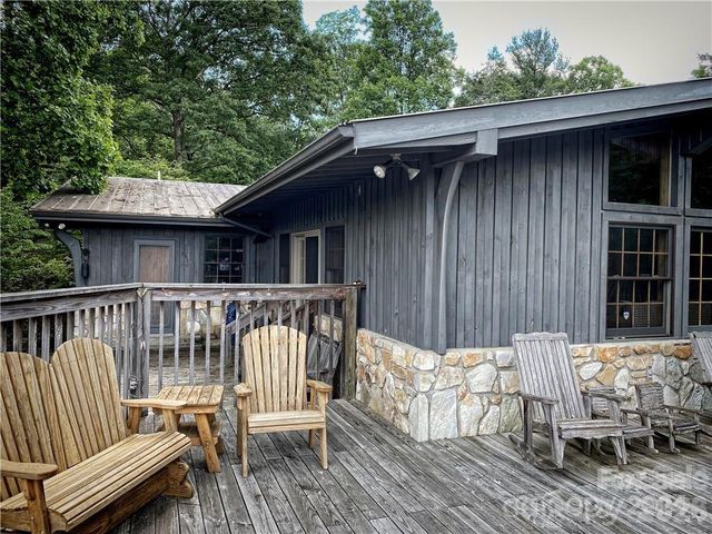 2736 White Oak Flats Road, Green Mountain, NC 28740