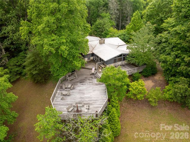 2736 White Oak Flats Road, Green Mountain, NC 28740