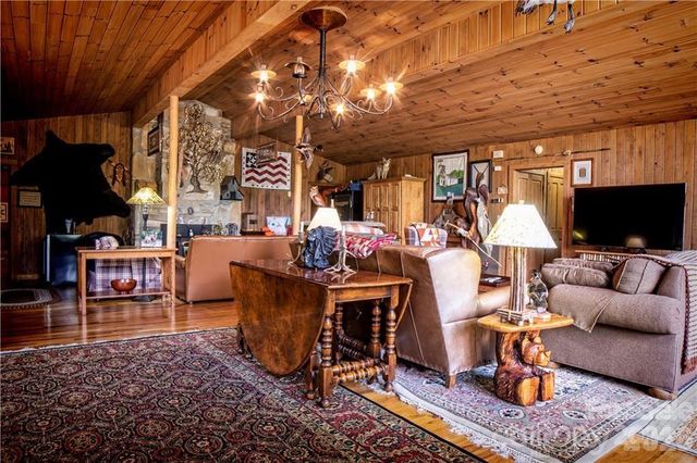 2736 White Oak Flats Road, Green Mountain, NC 28740