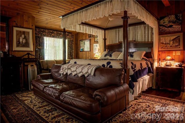 2736 White Oak Flats Road, Green Mountain, NC 28740