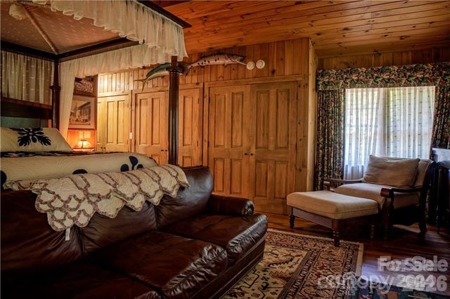 2736 White Oak Flats Road, Green Mountain, NC 28740