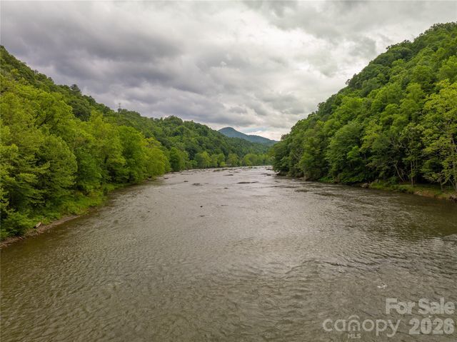 2736 White Oak Flats Road, Green Mountain, NC 28740