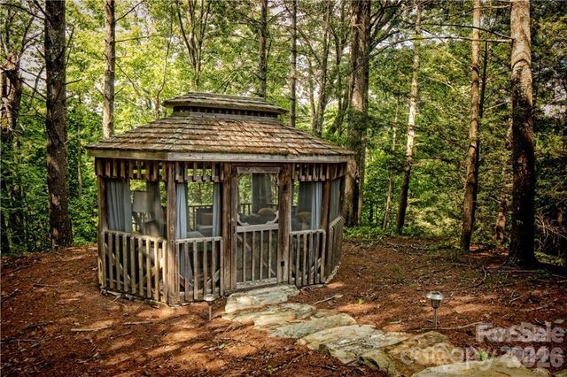 2736 White Oak Flats Road, Green Mountain, NC 28740