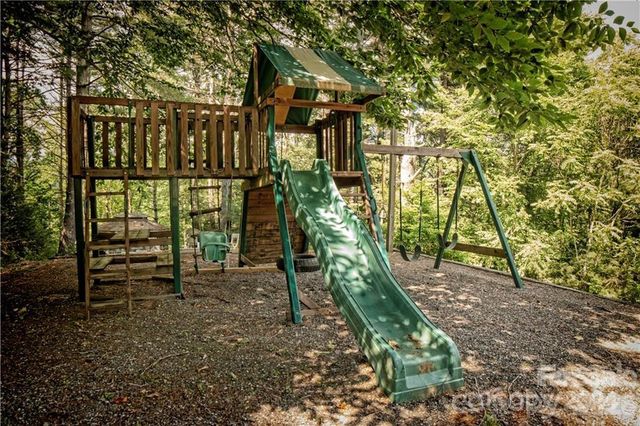 2736 White Oak Flats Road, Green Mountain, NC 28740