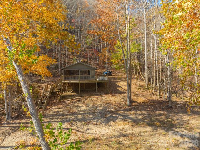 2736 White Oak Flats Road, Green Mountain, NC 28740