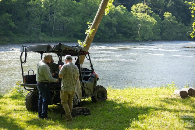 2736 White Oak Flats Road, Green Mountain, NC 28740