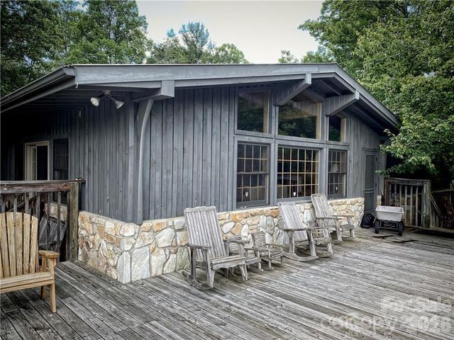 2736 White Oak Flats Road, Green Mountain, NC 28740