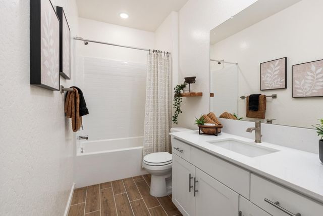 6751 E Home Avenue, Fresno, CA 93727