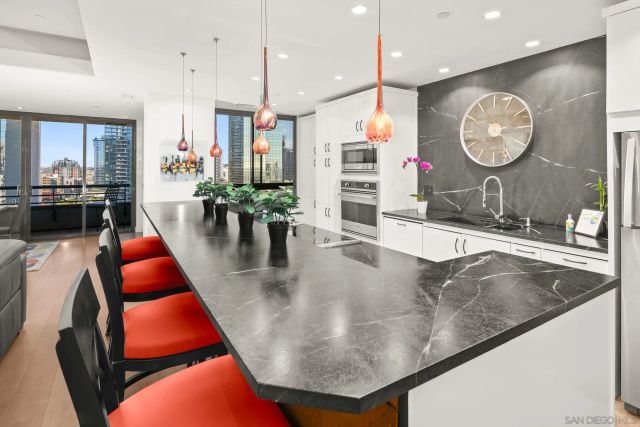 700 Front St 1706, San Diego, CA 92101