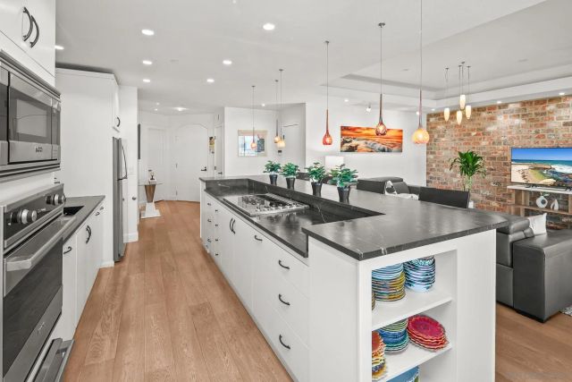 700 Front St 1706, San Diego, CA 92101