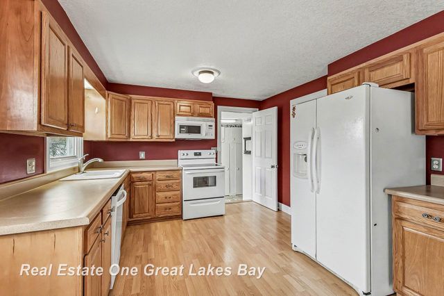 1311 Dover Place, Saginaw Twp, MI 48638