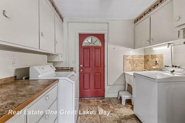 1311 Dover Place, Saginaw Twp, MI 48638