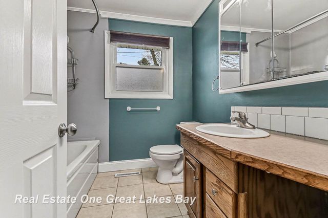 1311 Dover Place, Saginaw Twp, MI 48638