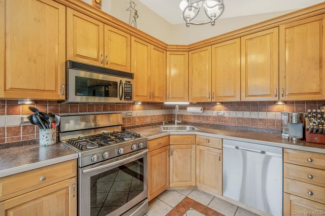 26 Bartley Lane, West Sayville, NY 11796