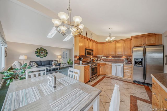 26 Bartley Lane, West Sayville, NY 11796