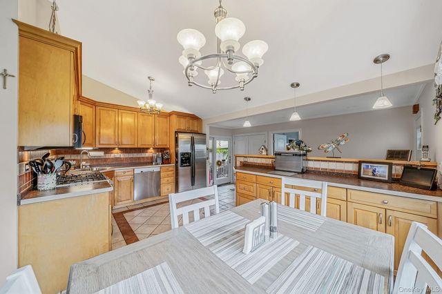 26 Bartley Lane, West Sayville, NY 11796