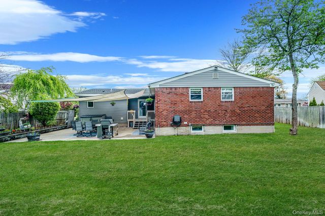 26 Bartley Lane, West Sayville, NY 11796