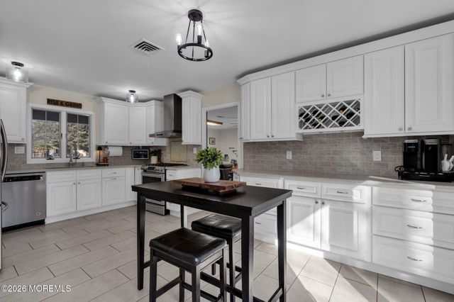 3 Noble Place, Aberdeen, NJ 07747