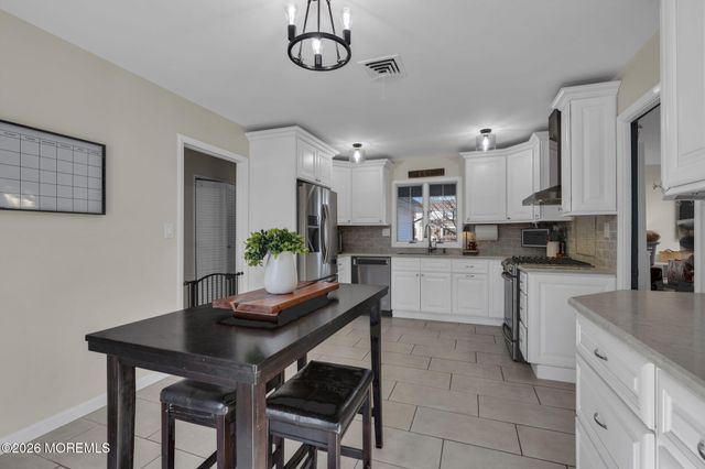 3 Noble Place, Aberdeen, NJ 07747