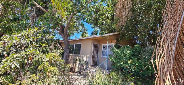 1622 S Santa Fe, Vista, CA 92084