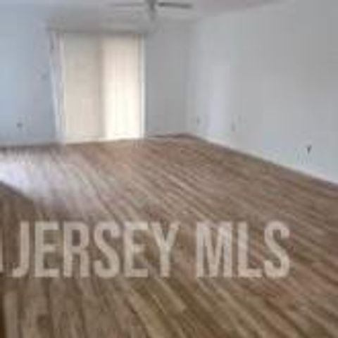 112 Bavrely Hills Terrace C, Woodbridge Proper, NJ 07095