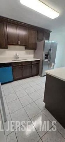 112 Bavrely Hills Terrace C, Woodbridge Proper, NJ 07095