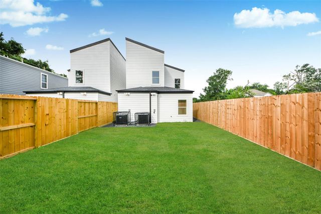 934 South Lane Unit A-B, Houston, TX 77088