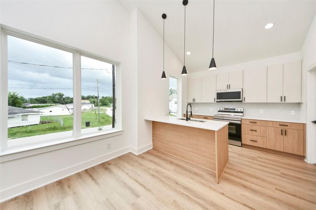 934 South Lane Unit A-B, Houston, TX 77088