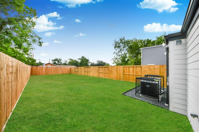 934 South Lane Unit A-B, Houston, TX 77088