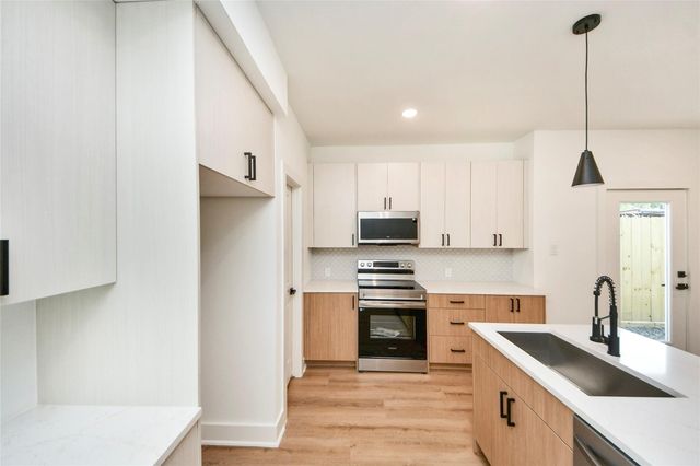 934 South Lane Unit A-B, Houston, TX 77088