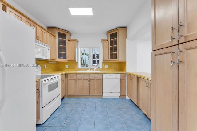 2121 SW 30th Ct 2121, Miami, FL 33145