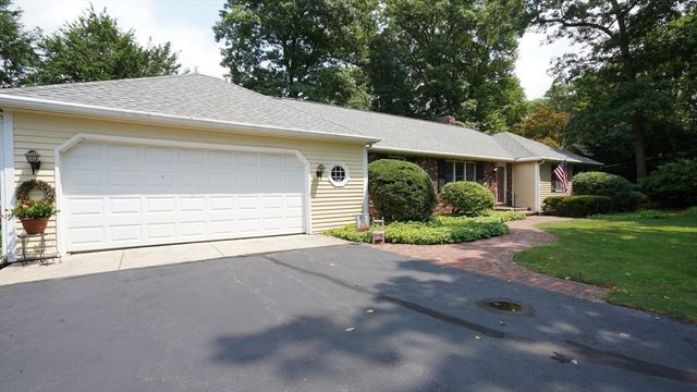 41 Wagon Wheel Rd, North Attleboro, MA 02760