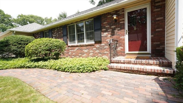 41 Wagon Wheel Rd, North Attleboro, MA 02760