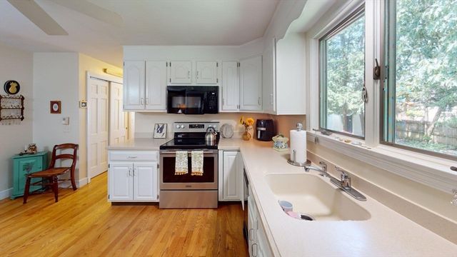 41 Wagon Wheel Rd, North Attleboro, MA 02760