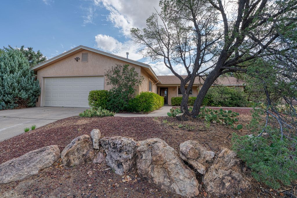 9201 ACADEMY HILLS Drive NE, Albuquerque, NM 87111