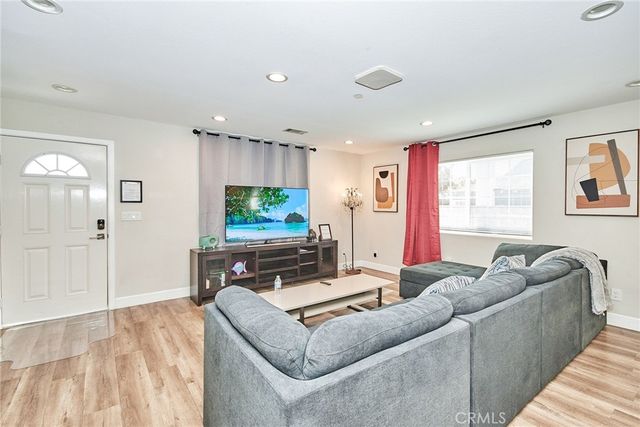 1307 W 9th, Santa Ana, CA 92703