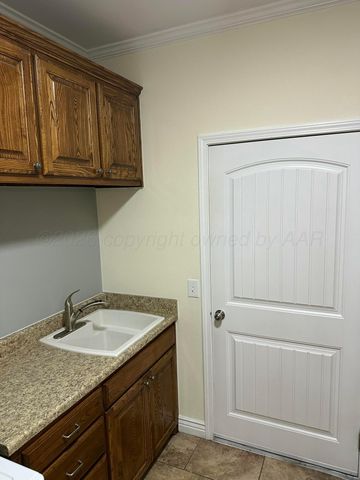 2 Cambridge Place, Borger, TX 79007