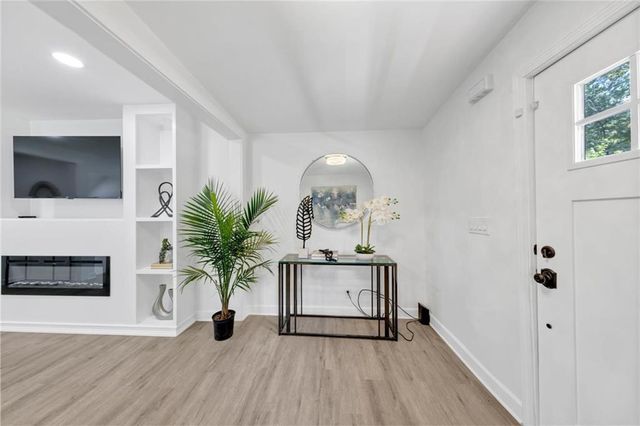 1110 Oak Knoll Terrace SE, Atlanta, GA 30315