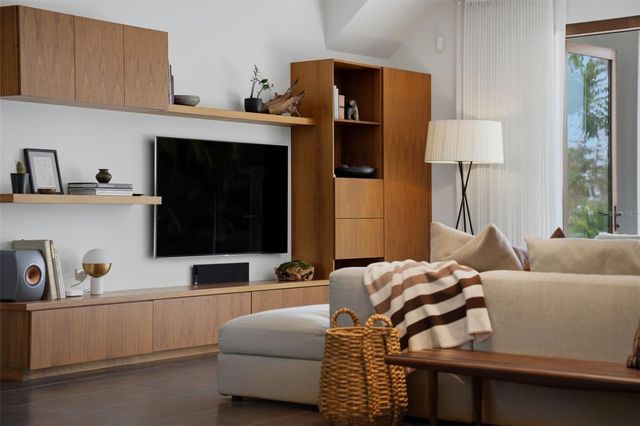 541 S WASHINGTON DRIVE, Sarasota, FL 34236