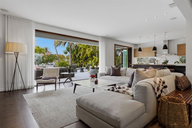 541 S WASHINGTON DRIVE, Sarasota, FL 34236