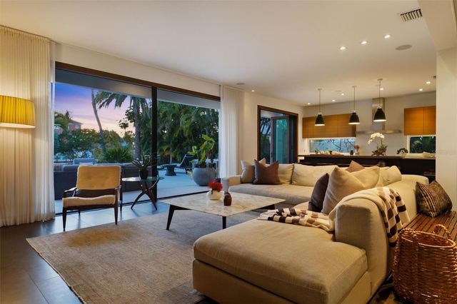 541 S WASHINGTON DRIVE, Sarasota, FL 34236