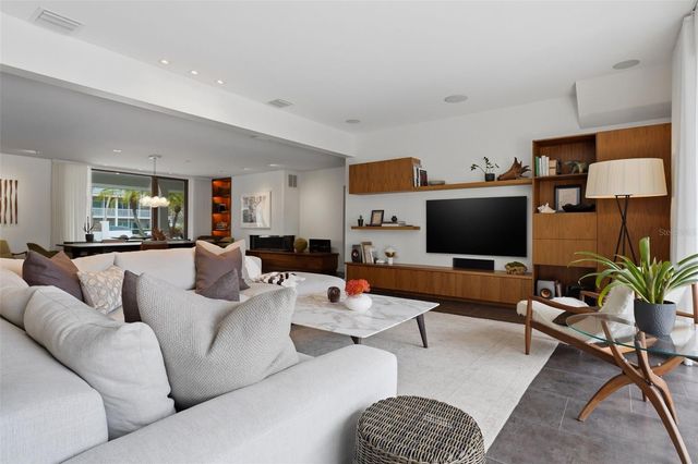 541 S WASHINGTON DRIVE, Sarasota, FL 34236