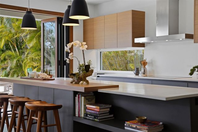 541 S WASHINGTON DRIVE, Sarasota, FL 34236